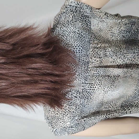 Top - Picture 9 of 10